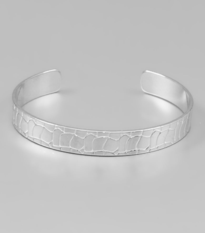 Textured Thin Cuff Bracy